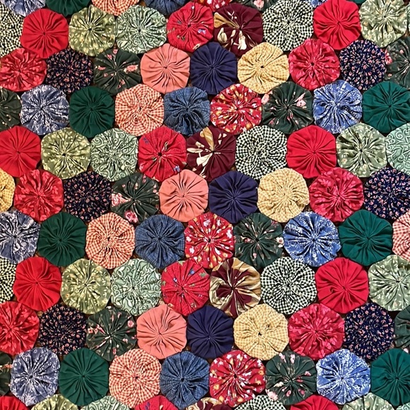 Handmade Vintage Rich Colored Yo-Yo Quilt in EUC - Picture 2 of 2
